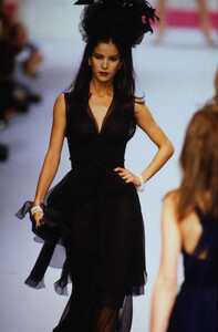 1206273086_chanel-fw-1995(10).thumb.jpg.bf8104ff7b38640640cab0ca95740501.jpg