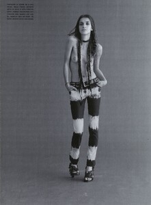 1210875809_VOGUEItaliaFebruary2003JoannaPreissP1.thumb.jpg.9eefe036e3a010ecfb8532d9e5fe01be.jpg