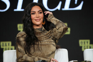 Kim+Kardashian+2020+Winter+TCA+Tour+Day+12+Pwb7nR2CJMwx.jpg