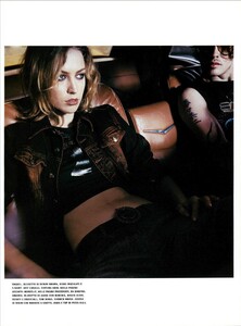 ARCHIVIO - Vogue Italia (August 2001) - A Streak Of Blue Denim - 004.jpg