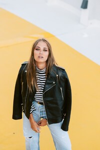 Chloé-Lapeyssonie-pour-Lyfe-Mgazine-6-min-1200x1798.jpg
