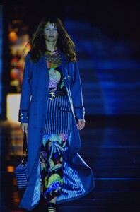 1247356442_versace-fw-1993(7).thumb.jpg.6d8e7c77cd8c4030264514a2f7b228ec.jpg