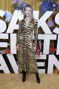 Madison+Headrick+L+Avenue+Saks+Celebrates+9kXQED_gEYOx.jpg
