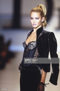 valeria-mazza-au-dfil-prtporter-de-christian-dior-collection-9697-picture-id1199616257 a.jpg