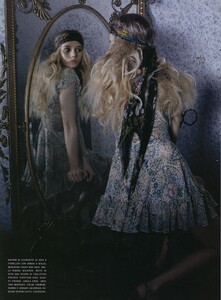 1280599057_VogueItaliaMarch2003JustFanciful3.thumb.jpg.d20f2ae97bdae6d2dd9a09e01b3390af.jpg