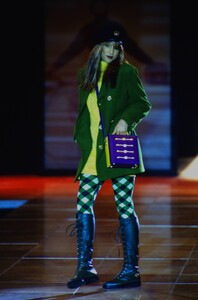 1307431548_versace-fw-1993(8).thumb.jpg.5d1ee4ff17ba03e3d97cf13b9d538332.jpg