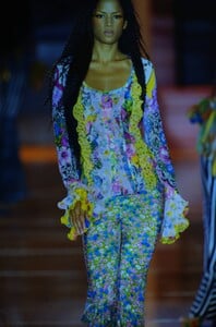 1315852690_versace-ss-1993(1).thumb.jpg.7974bfe5250ba701c1c6da12a51994d1.jpg