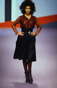 1325287659_karl-lagerfeld-fw-1995(43).thumb.jpg.79c2e233bf76041314bca21146364e63.jpg