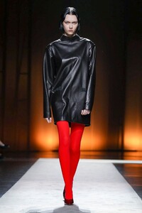 Sofia Steinberg Tod´s Fall 2020 RTW MFW 1.jpg