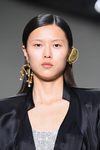 1327721084_SchiaparelliRunwayParisFashionWeekHauteheTxex9o-OGx.thumb.jpg.ab4ba2afc7a6e97e2a1ca1dc83489ece.jpg