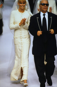 1332167558_chanel-hc-fw-1995(7).thumb.jpg.9bd0212eb9d211ebbd14645c664252b2.jpg