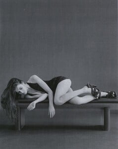1334051997_VOGUEItaliaFebruary2003JoannaPreissP3.thumb.jpg.33563ba3d86840d23c154ca7efe67977.jpg