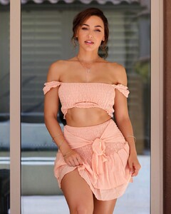 ANA CHERI IG 60.jpg