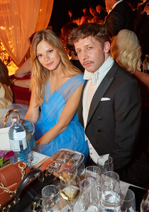 137539875_mcfan-celeblounge-net21-02-2020-12-27_18.thumb.jpg.6f66dc20f8089c5b9657df4589bbb47d.jpg