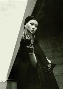 ARCHIVIO - Vogue Italia (December 2005) - Pure And Chic- 012.jpg