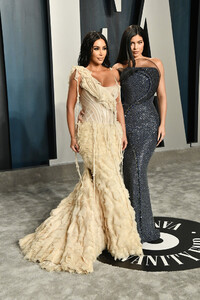 Kim+Kardashian+2020+Vanity+Fair+Oscar+Party+kDrbFLfWNPVx.jpg