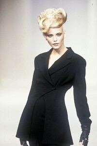 1425042224_HerveLeger1994WomenRTW97.thumb.jpg.f9d6b4b203731292b24e049ebee6f118.jpg
