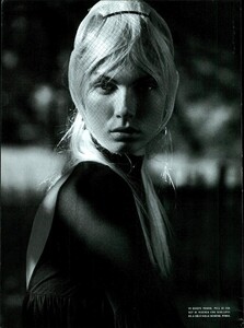 ARCHIVIO - Vogue Italia (August 2007) - Black From Top To Toe - 007.jpg