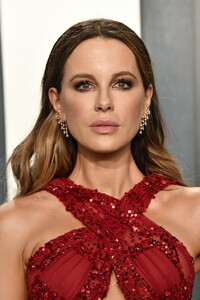 1439740113_KateBeckinsale2020VanityFairOscarPartysuuw9U4WXHnx.thumb.jpg.8473c595c3c88c865ec7f735cc5801e5.jpg