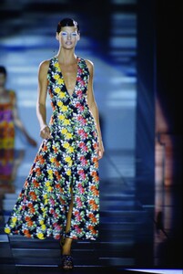 1444117804_versace-ss-1993(2).thumb.jpg.8bc54dc0af206053225693b3d4a5ed1b.jpg