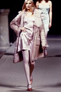 1470975230_MartineSitbon1994WomenRTW37.thumb.jpg.8a31edbccfae5d6ee0a6e42d690a093e.jpg