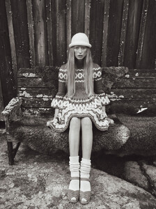 1495240121_VogueParisNovember2019020.thumb.jpg.352a93b496026f4908d4f7c9c42bcc12.jpg