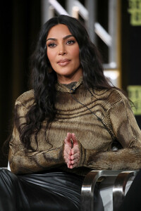 Kim+Kardashian+2020+Winter+TCA+Tour+Day+12+RmwFFwBucgCx.jpg