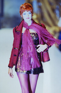 1497255006_chanel-hc-fw-1991(29).thumb.jpg.83078d88ccf4426978590b1f6dc0c82c.jpg