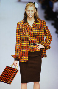 1506210530_chanel-fw-1995(10).thumb.jpg.a6637fc0bf339631de7ecc315c18fb88.jpg