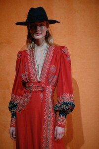 1529655345_vogue-milano-fashion-week-2020-backstage-etro(12).thumb.jpg.93d382c102697322e9d9dd965ad24597.jpg