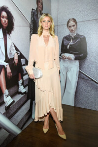 Nicky+Hilton+Olivia+Palermo+Collection+Presentation+0NYWND2tnf_x.jpg