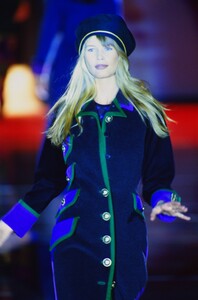 1534992279_versace-fw-1993(3).thumb.jpg.b4c70cd9cd0013b0d4d897f09001641b.jpg