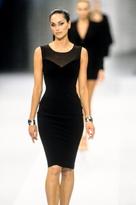 1553831018_Escada1999WomenRTW153.thumb.jpg.2cac72e87013c4c3aa70e0cd4bd11516.jpg