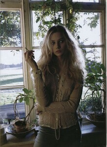 1558026607_VogueItaliaMarch2003JustFanciful5.thumb.jpg.769b1f0e41abce6526bccf066ee6fd05.jpg
