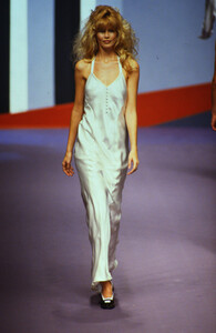 1569461787_karl-lagerfeld-fw-1995(19).thumb.jpg.fdf289dcc2b3cd8a11ab142cbcd9a51a.jpg