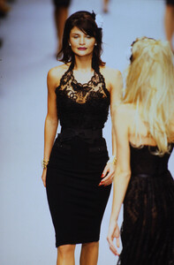 1571877546_chanel-fw-1995(11).thumb.jpg.43488d95947276a2e6a4dc4c8b9ef4be.jpg