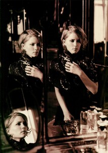 ARCHIVIO - Vogue Italia (August 2004) - Alison Lohman - 005.jpg