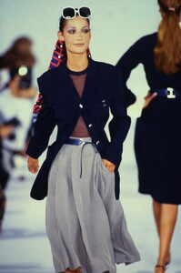 1573596152_isaac-mizrahi-ss-1993(6).thumb.jpg.3cf8020c1a67782be01bb59dce7efeab.jpg