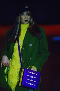 1574077795_versace-fw-1993(1).thumb.jpg.2788bcde3b274140f3236ae10e1db55b.jpg