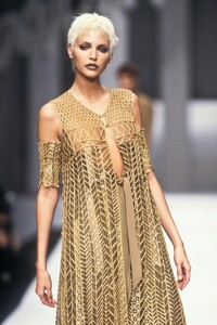 1576542609_ClaudeMontana1994WomenRTW60.thumb.jpg.43573ba5dbf786988d8ead260a46e9db.jpg