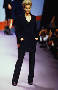 1580850288_karl-lagerfeld-fw-1995(27).thumb.jpg.e1e863900baa71bac6cd9158660101c6.jpg