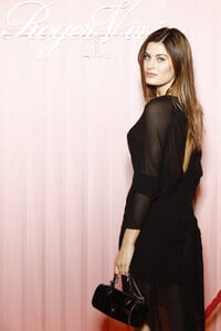 Isabeli+Fontana+Roger+Vivier+Photocall+Paris+EHChehEVtozx.jpg