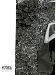 ARCHIVIO - Vogue Italia (December 2000) - Uma Thurman - 009.jpg