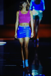 1595419221_versace-ss-1994(1).thumb.jpg.81fba509e8f374b1415c739b5f3c9ca5.jpg