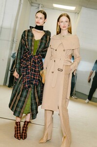 16-burberry-backstage-fw20-corey-tenold.thumb.jpg.71c3045b60f578dfd5e0c0ae4b2c2633.jpg