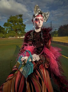 1601958511_UKVogueDecember20195.thumb.jpg.6c9db8dcf9fc1eaf553992a0a8026456.jpg
