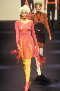 160957171_KarlLagerfeld1994WomenRTW90.thumb.jpg.562d7007303c707e8d1919551983bd0f.jpg