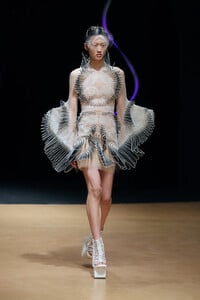 1619762112_IrisVanHerpenRunwayParisFashionWeek9ApC_tFKwvQx.thumb.jpg.1ed37971929299b5bafb0d77c2c25933.jpg