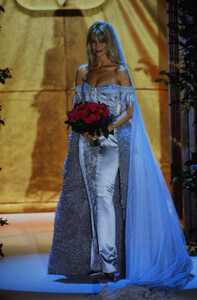 1624911366_valentino-ss-1995(4).thumb.jpg.ae7eb0d1e1939a95a8cccc23b6dd1622.jpg