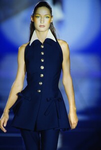 1635201854_versace-ss-1993(3).thumb.jpg.d6c95727bfb97b6c97a4eccb0e03f412.jpg